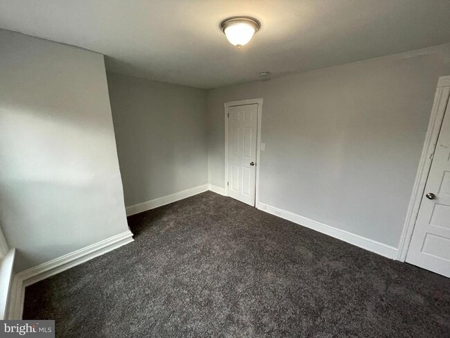 Building Photo - 532 E Mayland St