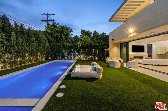 Building Photo - 4718 Lemona Ave