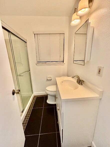 Building Photo - 24 Oriole Cir