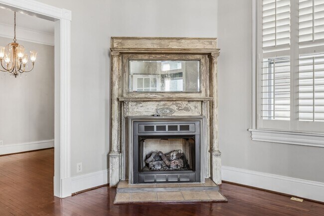 Building Photo - 437 Dinwiddie St