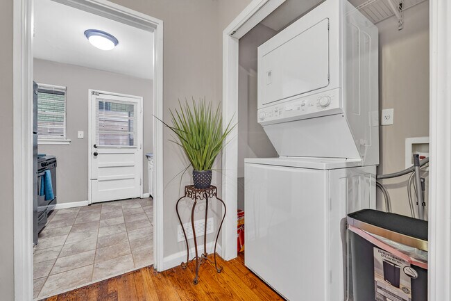 Building Photo - 2160 Lenox Rd NE