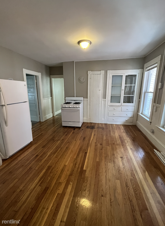 Primary Photo - 4 br, 1 bath Triplex - 144 Pearl Street 3