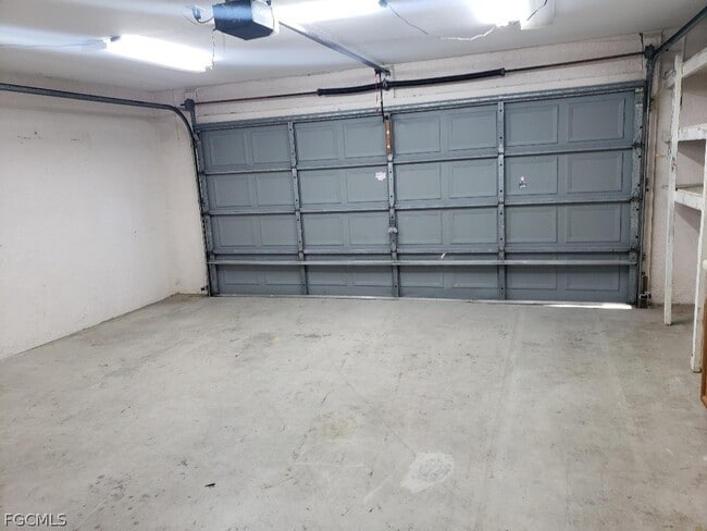 Building Photo - 1024 SE 25th Terrace