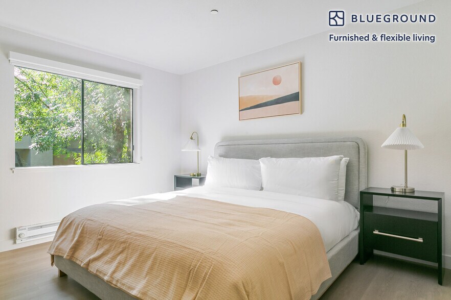 Building Photo - 1600 Villa St