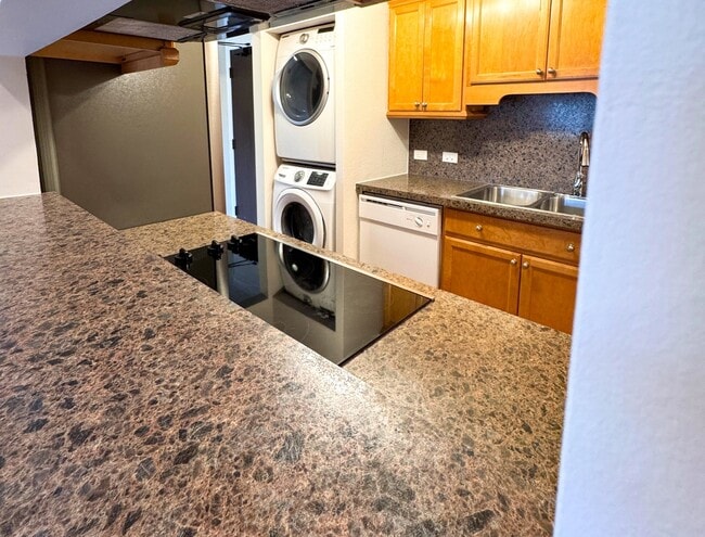 Building Photo - 675 Grove Terrace