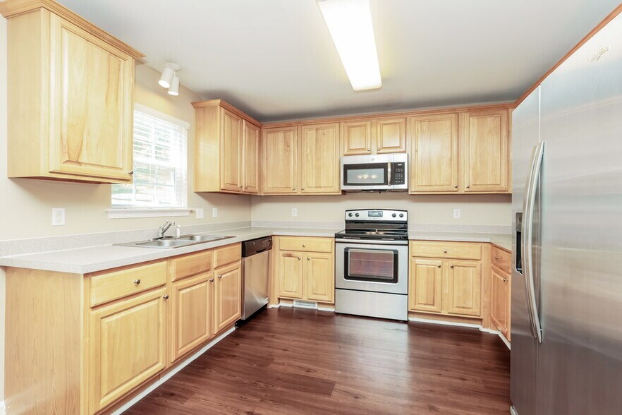 Building Photo - 3001 Sir Barton Ct