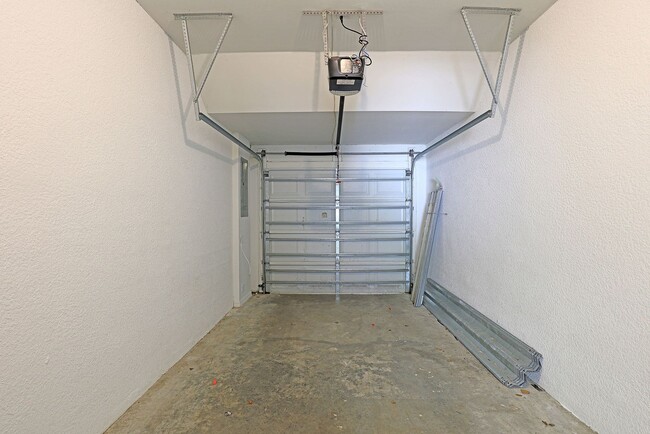 Building Photo - Forest Lake Townhomes 3629-102