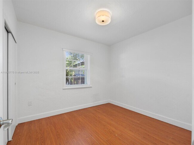 Building Photo - 4850 SW 5th Terrace