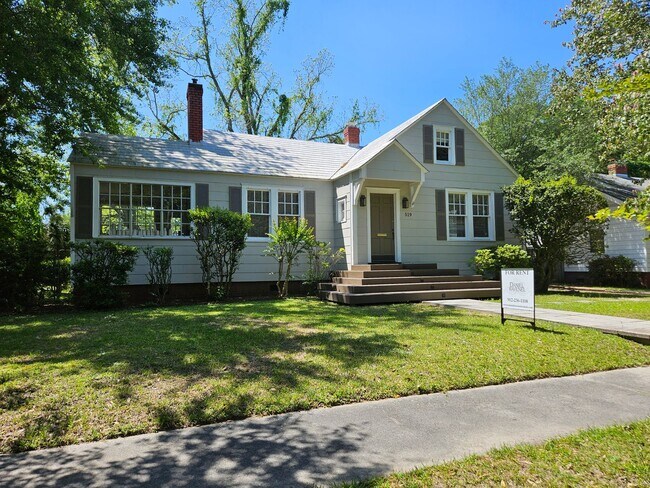 Building Photo - 3 Bed 3 Bath Home in the Heart of Midtown Savannah