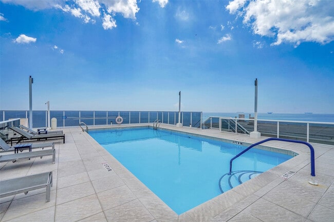 Building Photo - 2841 N Ocean Blvd