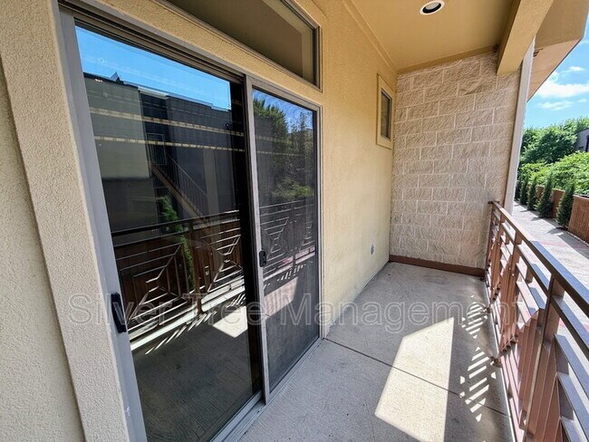 Building Photo - 3204 Wycliff Ave