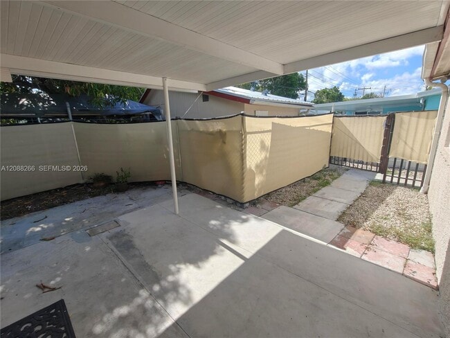Building Photo - 801 N 70th Ave