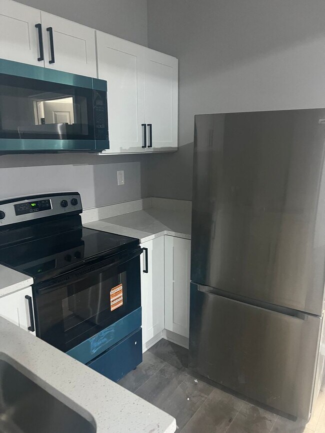 Building Photo - 2305 Whittier Ave