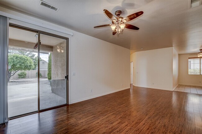 Building Photo - 3 bedroom 2 bathroom home for Rent in StoneRidge!