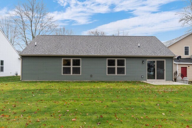 Building Photo - New Build w/ Attached Garage and Tons of Space