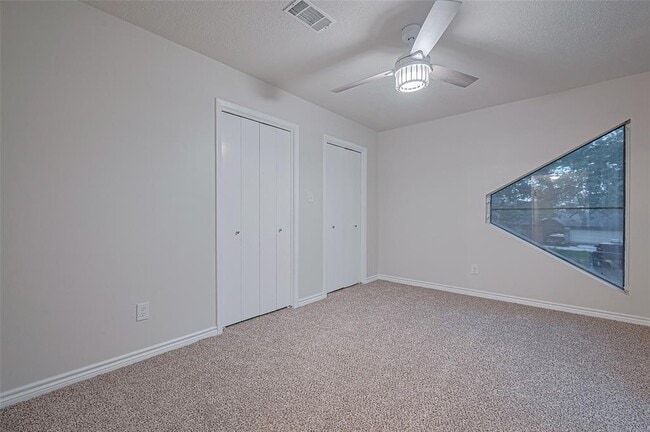 Building Photo - 520 S Rivershire Dr