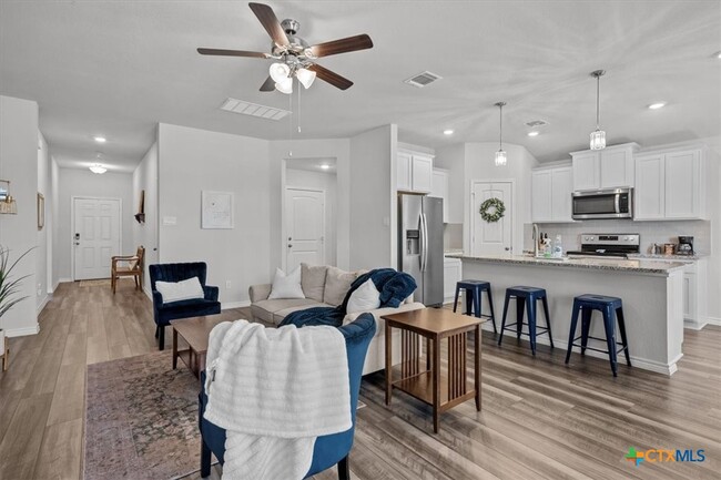 Building Photo - 3885 Lorenzen Ct