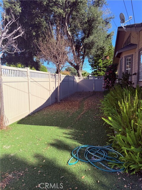 Building Photo - 119 N Cullen Ave