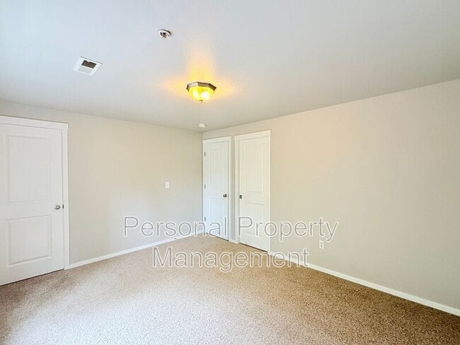 Building Photo - 105 S 2nd Pl
