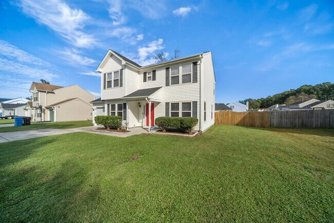 Building Photo - Beautiful 3 bed/ 2.5 bath home in Deep Creek