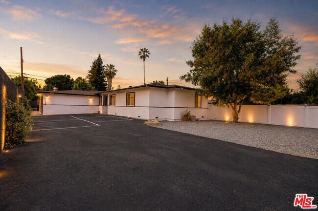 Building Photo - 6031 Fallbrook Ave