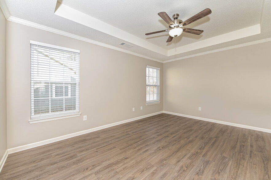 Building Photo - 8560 Guthrie Dr