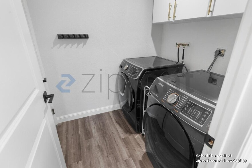 Building Photo - 686 Whitewater Ct