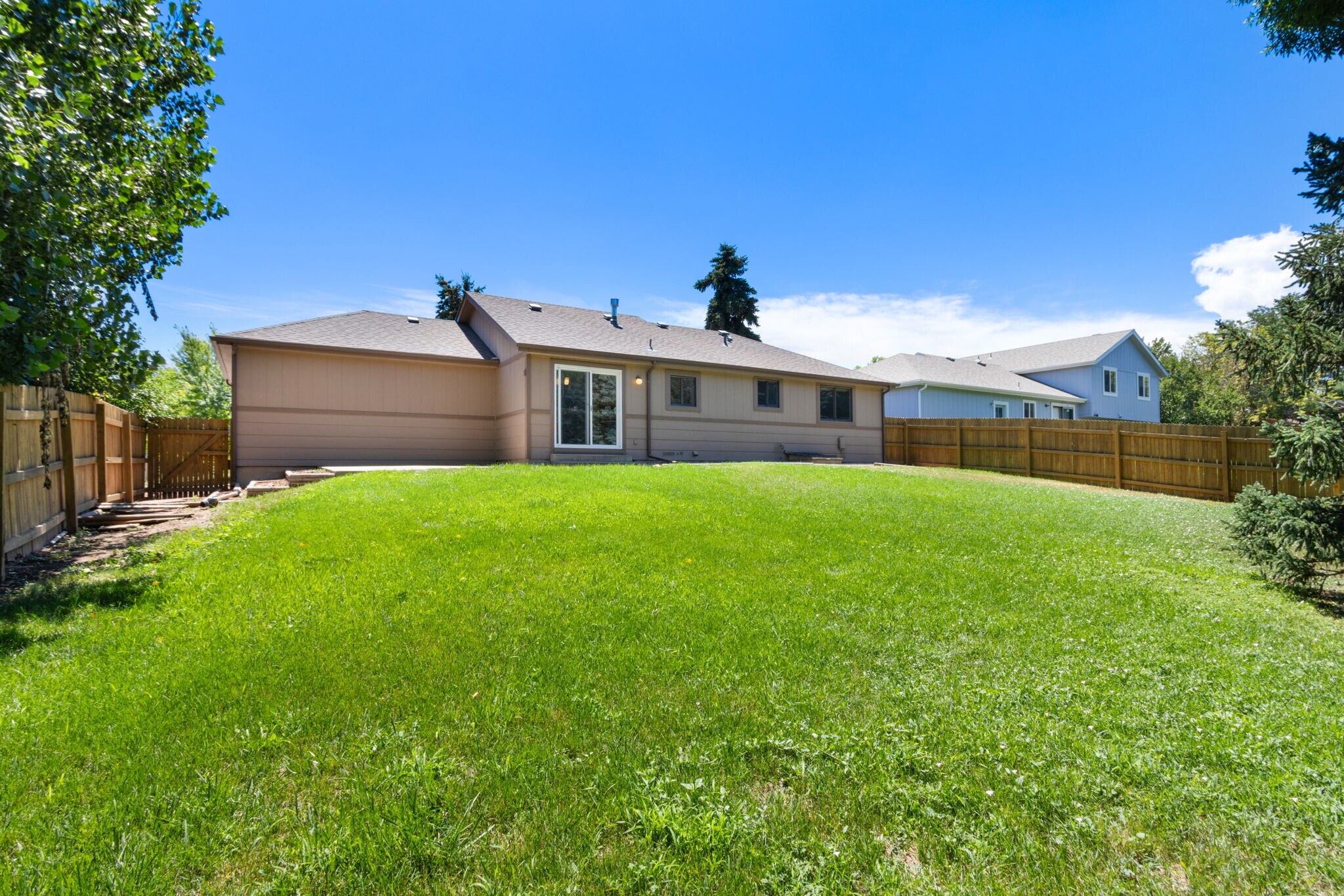 Park-like backyard. - 1956 Promenade Way