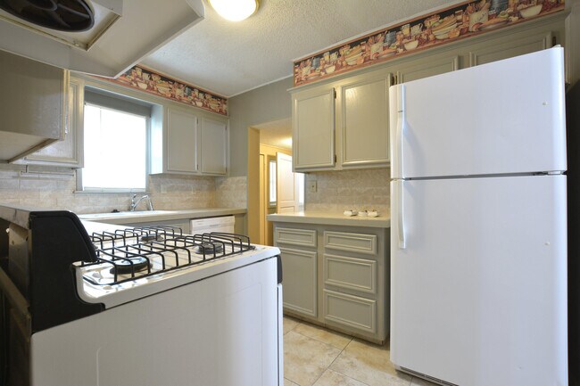Building Photo - 2420 26th St
