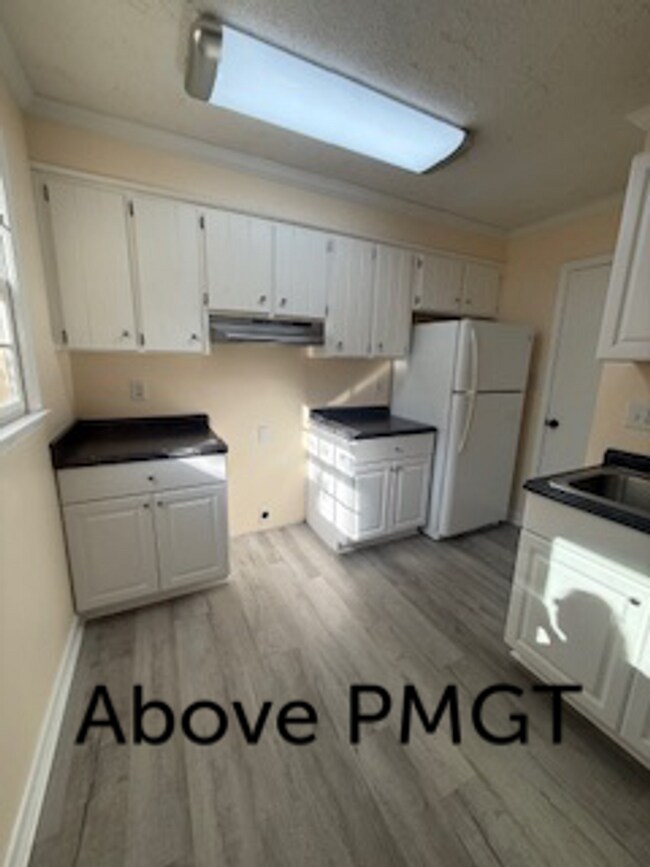 Building Photo - E Blackstock Rd-11