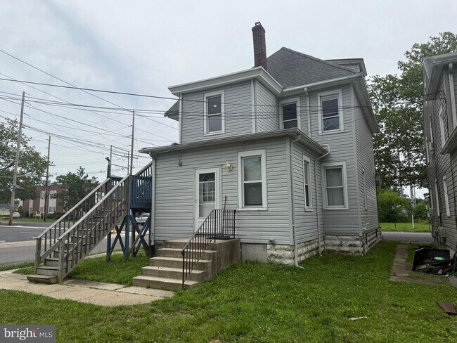 Building Photo - 675 N Broad St