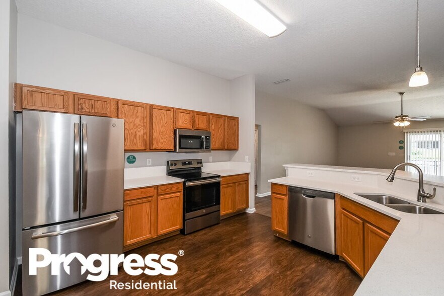 Building Photo - 14064 Fish Eagle Dr E