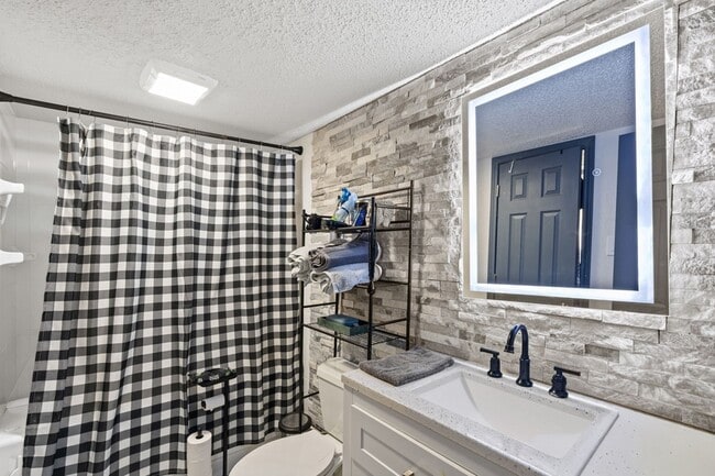 Building Photo - 6021 Jester Dr