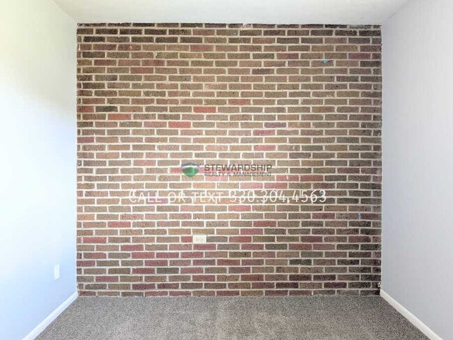 Building Photo - 15251 Lincoln Way W