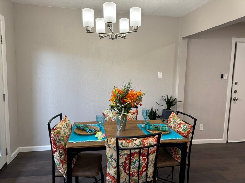 Building Photo - 4512 Amesbury Dr