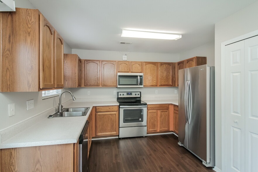 Building Photo - 8145 Rosberg Ln