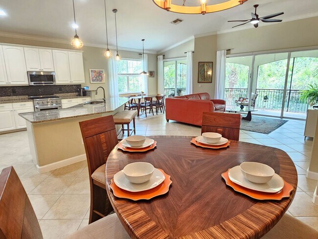 Building Photo - Annual Furnished or Unfurnished 3 Bedroom 2 Bathroom Second Floor Condo in Venetian Golf & River ...