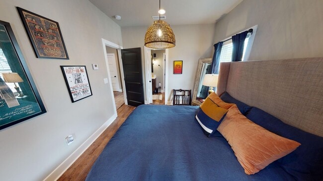 Building Photo - Cozy Fully Furnished Edgehill Apartment- A...