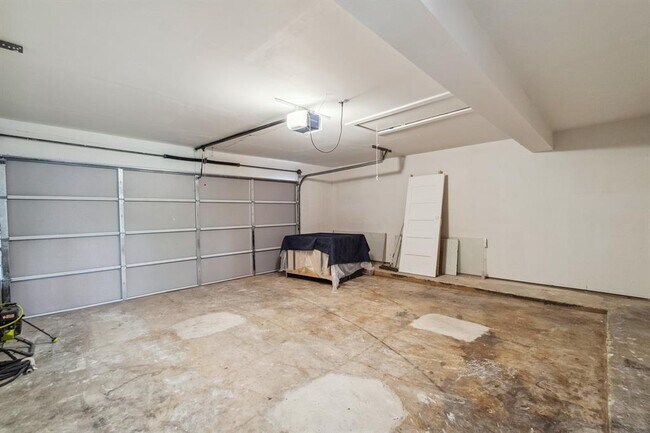 Building Photo - 2103 Monarch Dr