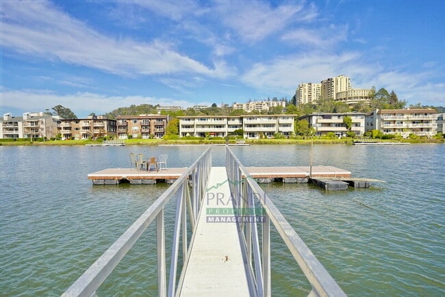 Building Photo - 575 Larkspur Plaza Dr