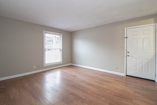 Building Photo - 807-B Golfview Place