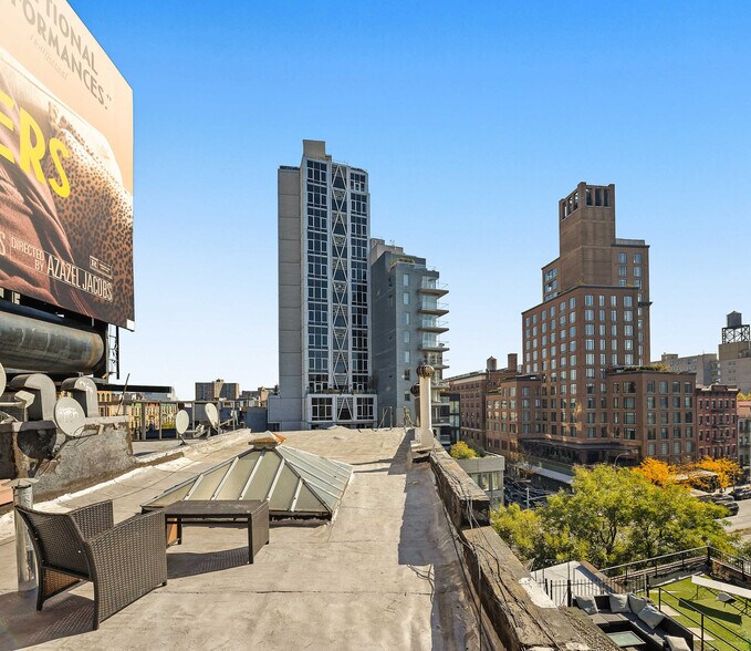 Building Photo - 354 Bowery