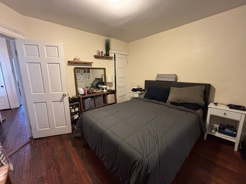 Building Photo - 8 Grove St