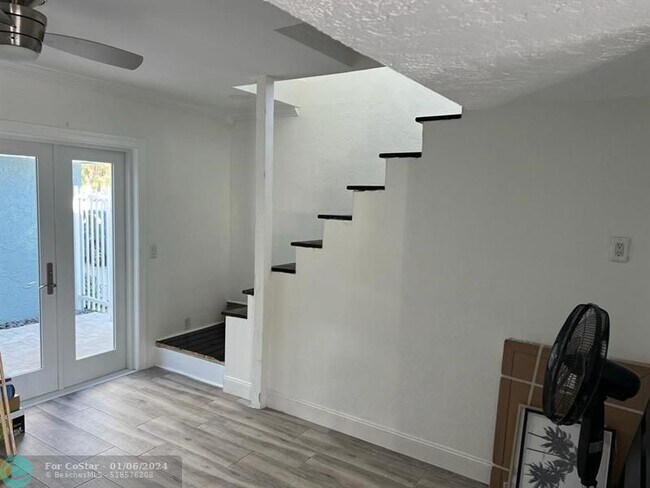 Building Photo - 2708 NE 14th Street Causeway