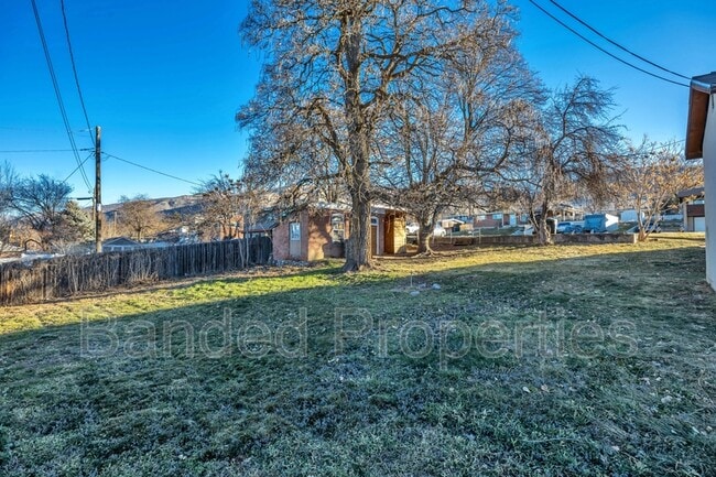 Building Photo - 741 E Center St