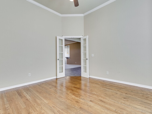 Building Photo - Lone Oak Ridge + Gated Community + 4 beds/2.5 Baths + Storm Shelter + Deer Creek Schools