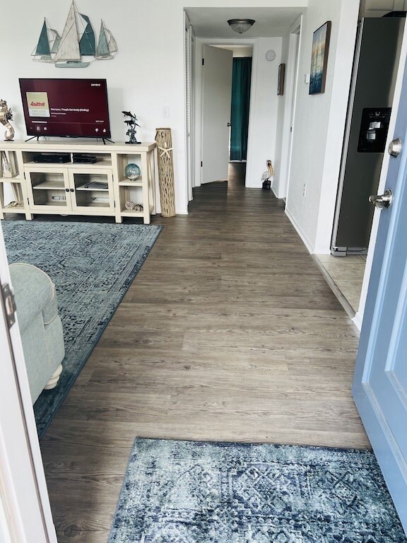 Door entrance view - 1859 Shore Dr S