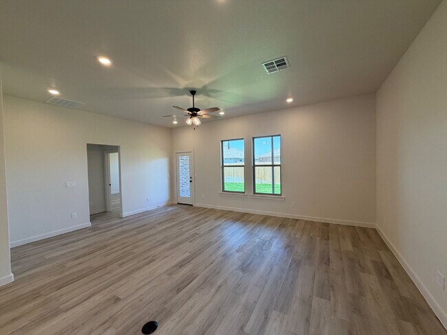 Building Photo - New Spacious 3 Bedroom Home with Luxury Primary Suite in Frenship ISD