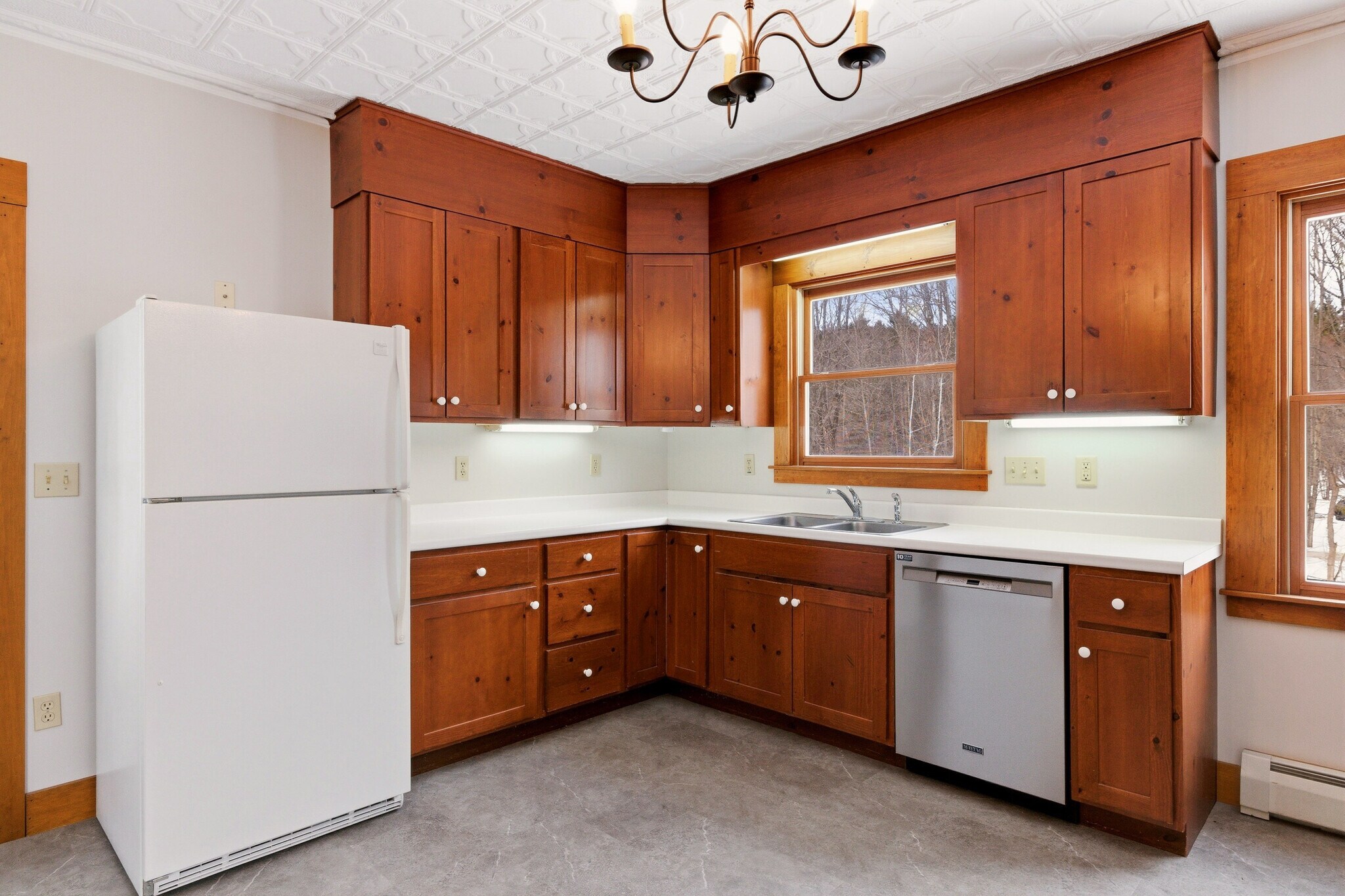 Building Photo - 113 Railroad Ave