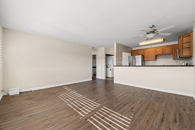 Building Photo - 6120 Decena Dr